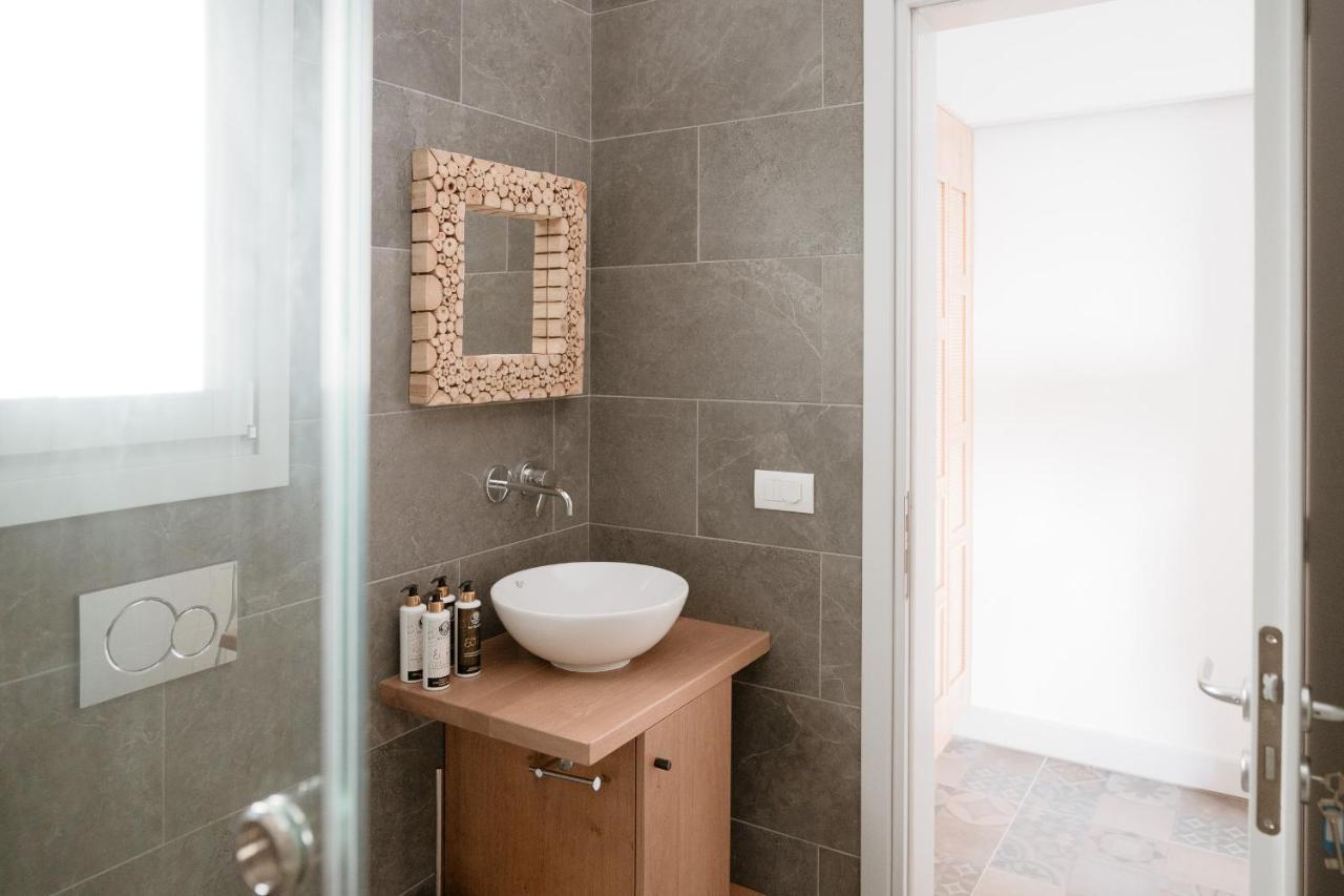 Mon Signor (Adults Only) Hotel Kamari  Bagian luar foto